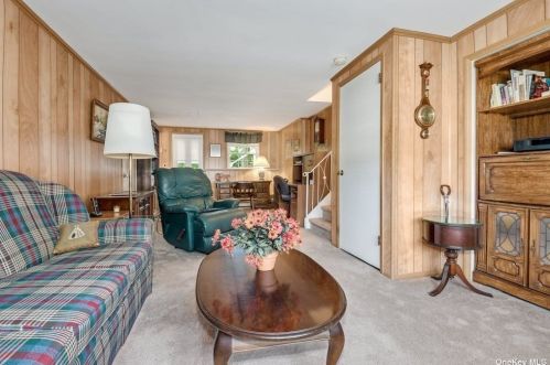 17 Hill Dr, Muttontown NY  11545-1718 exterior