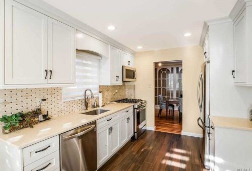 94 Virginia Ave, Hicksville, NY 11803-3626