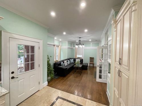 2 Linden Pl, Middletown NY  10940-4824 exterior