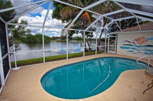 915 1st Ter, Cape Coral FL  33990-0012 exterior