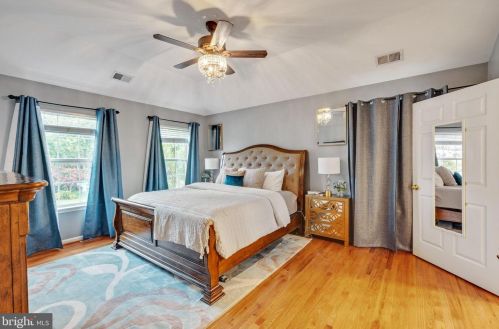 8701 Lords View Loop, Gainesville VA  20155-5806 exterior