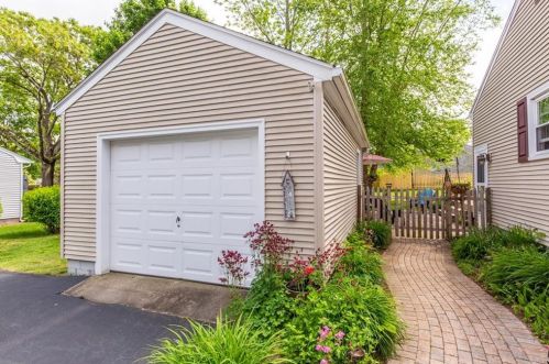 26 Elna St, North Kingstown, RI 02852-4712