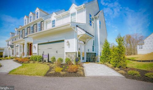 221 Manor Rd, Miquon, PA 19444-1730