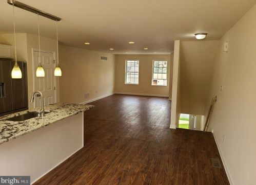 1804 6th St, Wilmington, DE 19805-3006