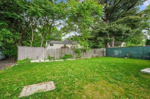1736 Elmwood Ave, Warwick RI  02888-1104 exterior