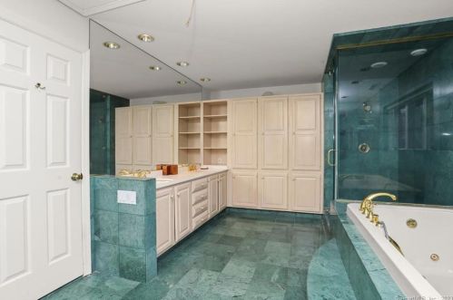 223 Jonathan Dr, Stamford CT  06903-1510 exterior