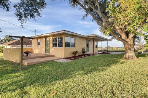 207 Myrtle St, Howey In The Hills, FL 34737-4319