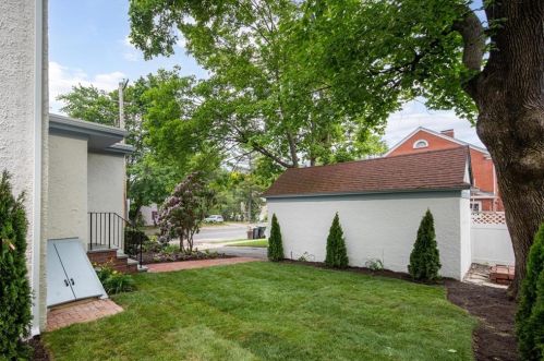 87 Woodbury St, Providence RI  02906-3509 exterior