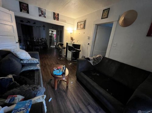 706 124 St, Cleveland OH 44108-1708 exterior