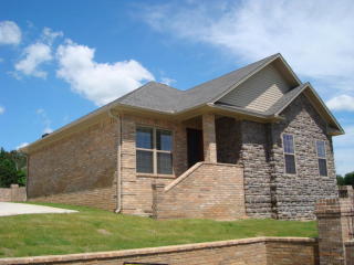 16 Village Ct, Russellville, AR 72802-7711