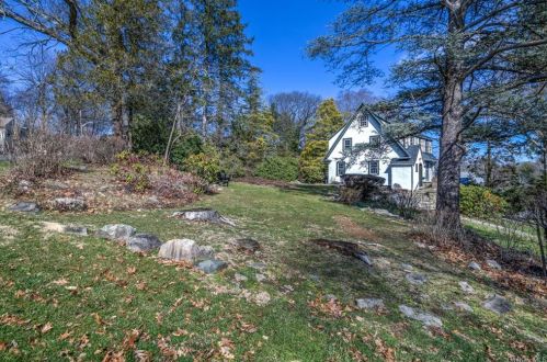 77 Kewanee Rd, New Rochelle NY  10804-1301 exterior