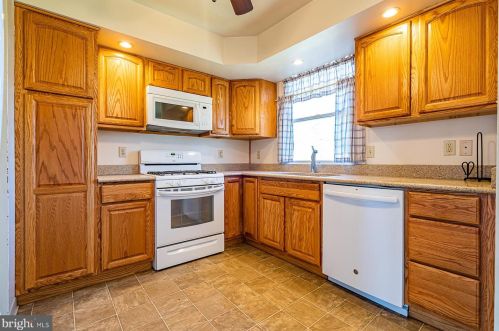 1045 Pross Rd, Lansdale, PA 19446-4226
