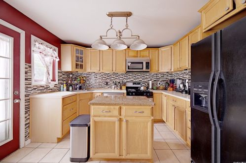 232 Crombie St, Huntington Station NY  11746-1504 exterior