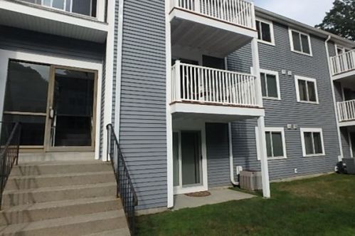 9 Post Oak Ln, Natick MA 01760-3848 exterior