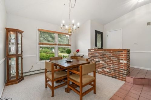42 Redwood Ter, Flemington NJ  08822-3021 exterior