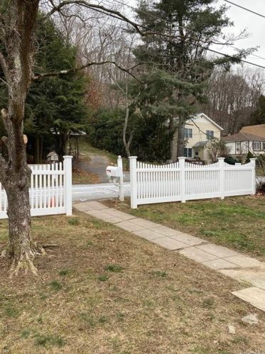 68 Ellen Ave, Mahopac, NY 10541-4717