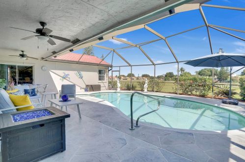 5617 Descartes Cir, Boynton Beach, FL 33472-2425