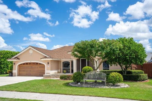 27 Wickliffe Dr, Naples, FL 34110-1357