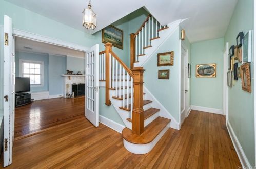 253 Old Mamaroneck Rd, White Plains, NY 10605-3318