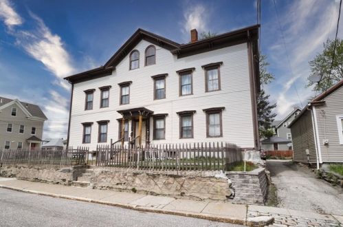 151 Cato St, Woonsocket, RI 02895-3005