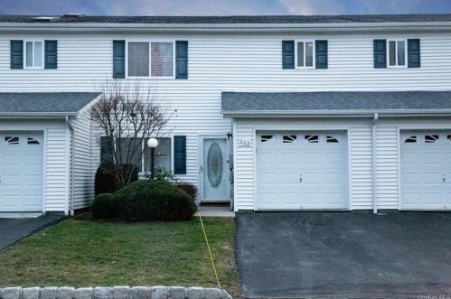 203 Tamerisk Ln, Newburgh, NY 12553-5411