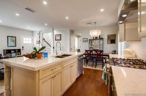 1760 La Playa Ave, San Diego CA 92109-6526 exterior