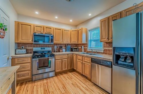 6492 Ash Ave, Library, PA 15129-7701