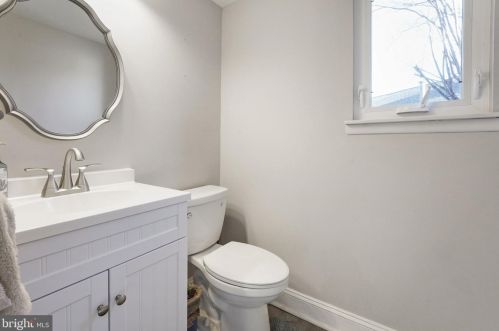 7829 Mulberry Bottom Ln, Springfield VA  22153-2314 exterior