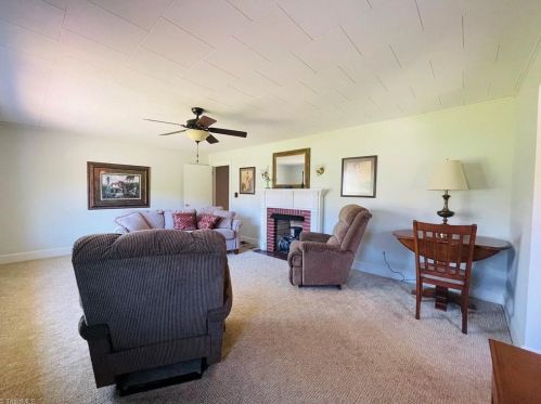 127 Pineview Dr, Mount Airy NC 27030-5145 exterior