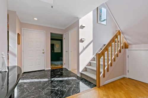 142 Stone Oaks Dr, Hartsdale NY  10530-1160 exterior