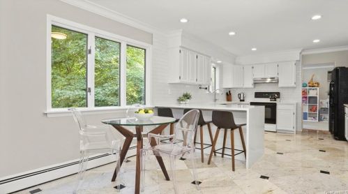132 Woodland Dr, Pleasantville NY  10570-3612 exterior