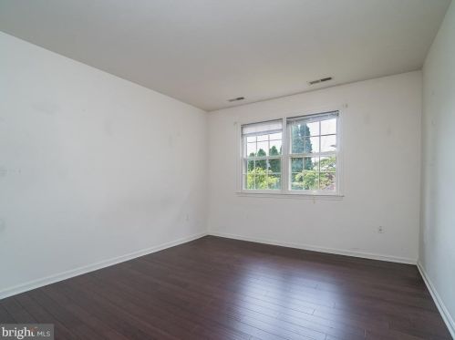 2836 Flagmaker Dr, Falls Church VA  22042-2203 exterior