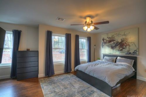 180 Briar Hill Rd, Groton CT  06340-2652 exterior