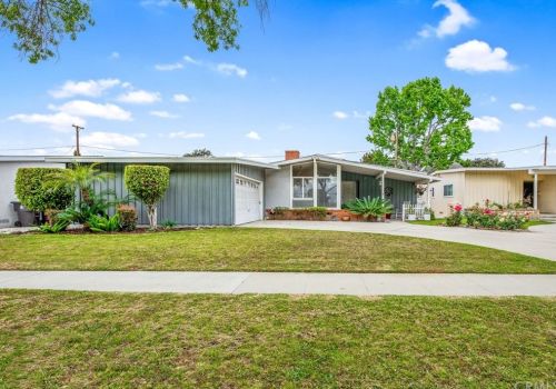 2431 Ocana Ave, Long Beach, CA 90815-2036