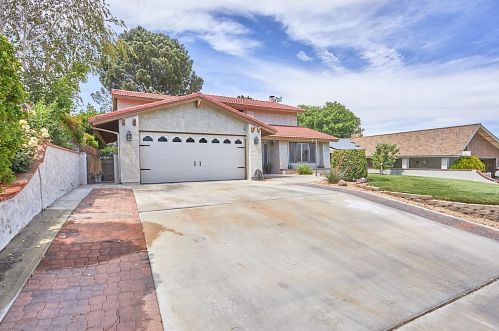 18040 Pebble Beach Dr, Victorville, CA
