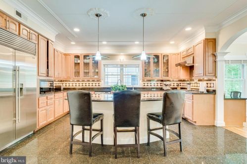 111 Lee St, Falls Church, VA 22046-3923