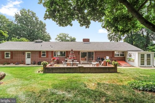 125 Dixie Dr, Red Lion PA  17356-1110 exterior