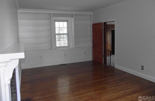 26 Logan Ln, Piscataway NJ  08854-5804 exterior