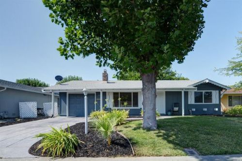 130 Olympic Cir, Vacaville CA  95687-3305 exterior