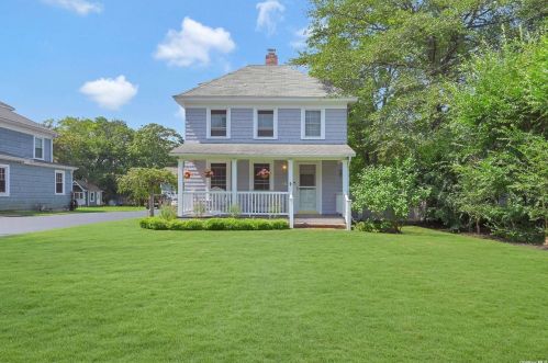 18 Union Ave, Center Moriches, NY 11934-3324