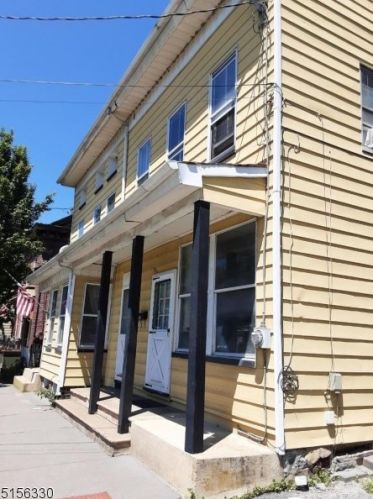 237 Water St, Belvidere NJ  07823-1217 exterior