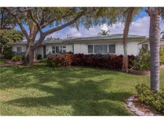 2201 Harbor View Dr, Dunedin, FL 34698-2527