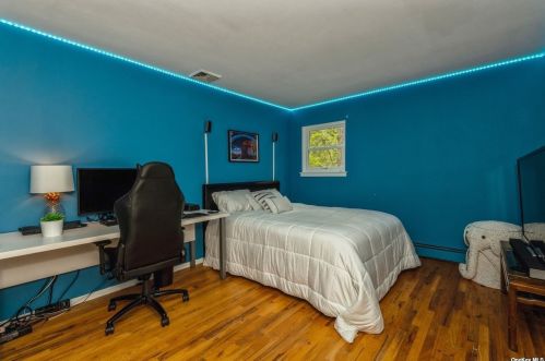 37 Kivy St, Huntington Station NY  11746-2044 exterior