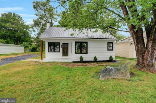 1053 Wayne Ave, Carlisle PA  17013-1640 exterior