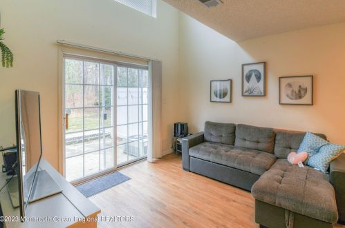 43 Phoenix Ct, Tinton Falls NJ  07712-7772 exterior