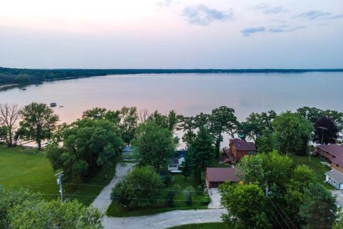 11640 Maple Beach Dr, Edgerton, WI 53534-9078
