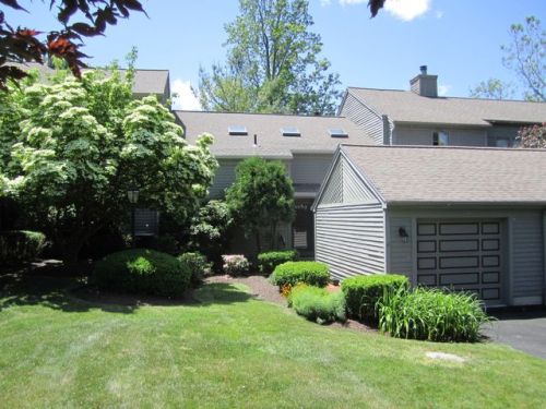 4 Ledgewood Dr, Brookfield Center, CT 06804-3419