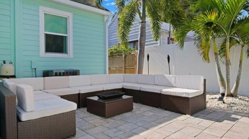 3235 6 Ave, Saint Petersburg FL  33712-1415 exterior