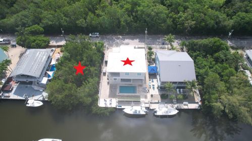 13 Harbor Dr, Key Largo, FL 33037-2563