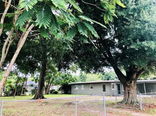 1645 Avenue C, Winter Haven FL  33881-4432 exterior